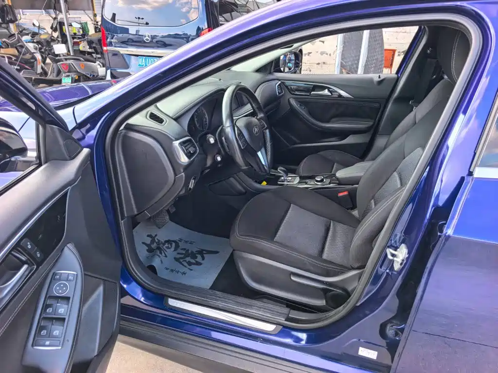 Infiniti QX30 — миниатюра 10