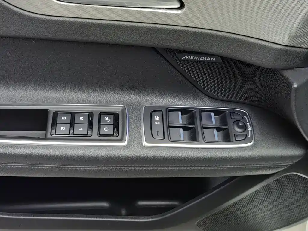 Jaguar XFL — миниатюра 9