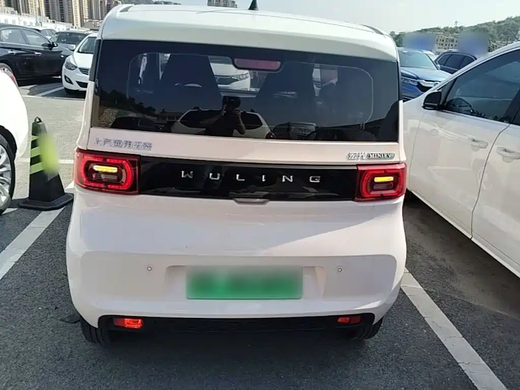 Wuling MINIEV — миниатюра 6