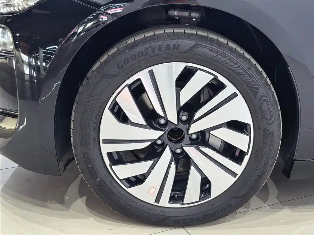Audi A6L e-tron — миниатюра 8