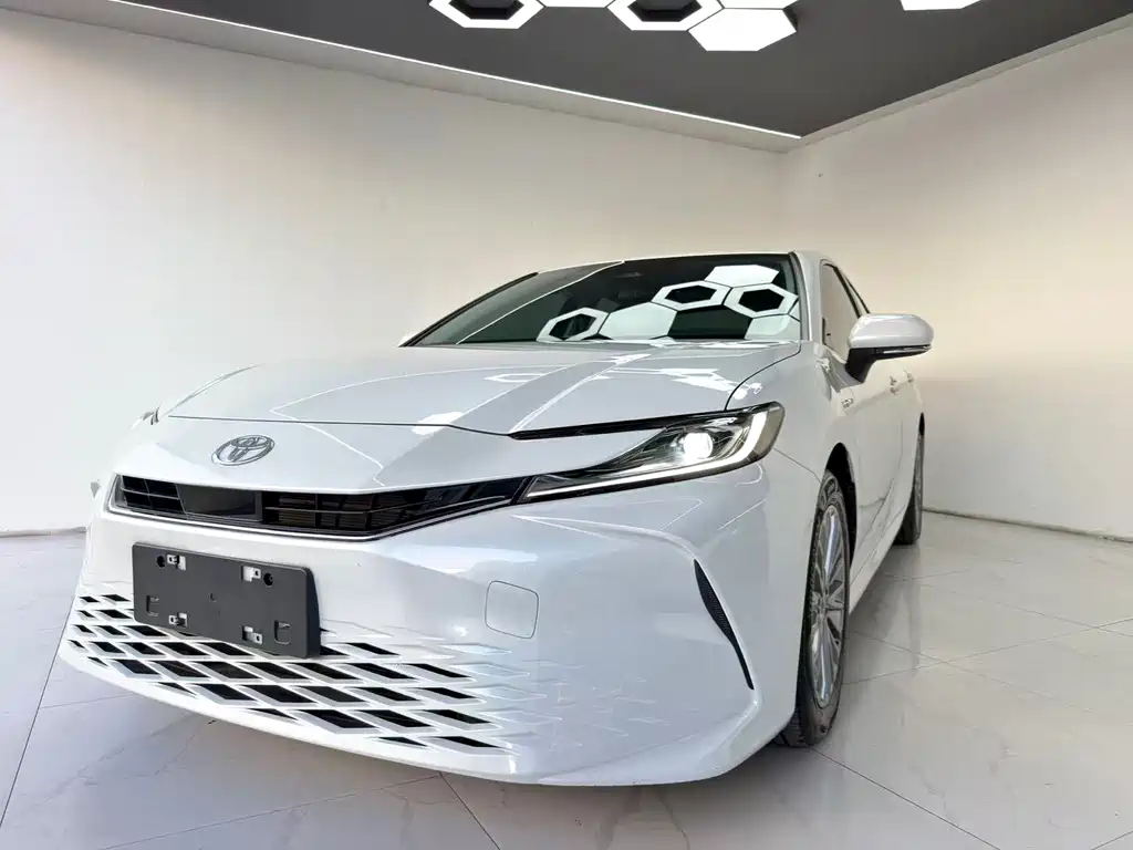 Toyota Camry 2025