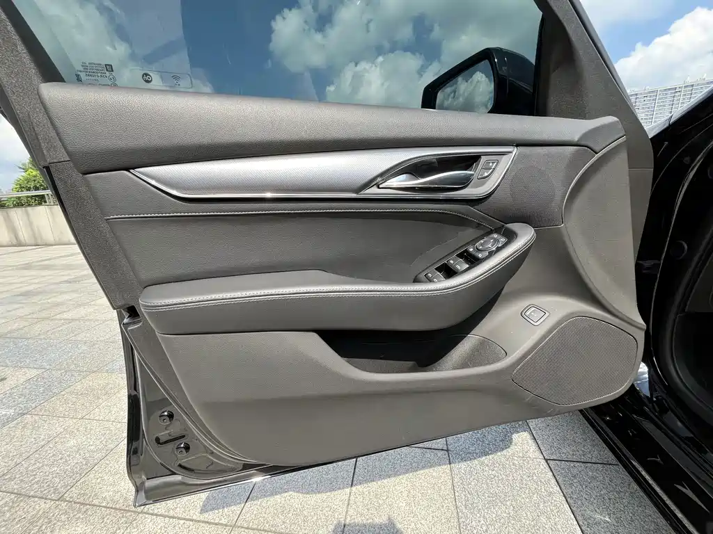 Cadillac CT5 — миниатюра 12