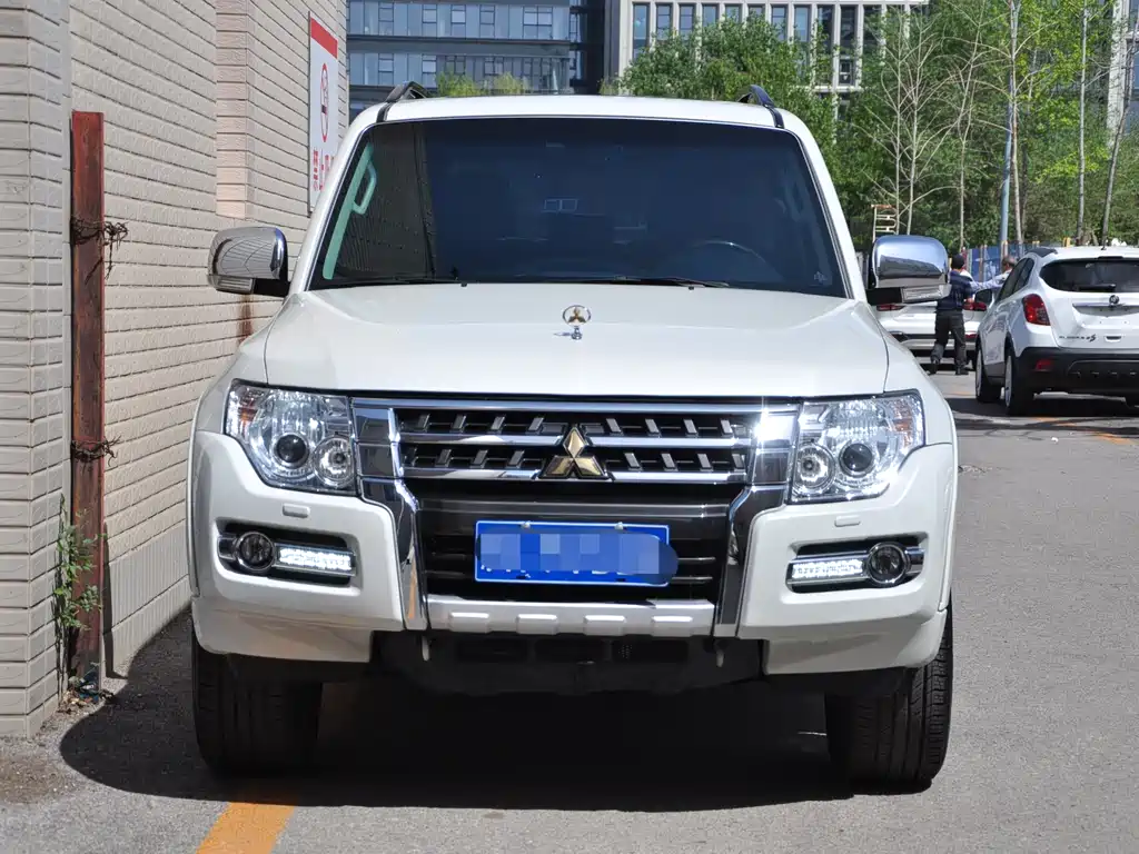 Mitsubishi V97 2019 3.8L GLS