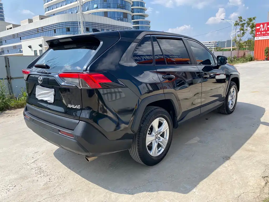 Toyota RAV4 — миниатюра 3