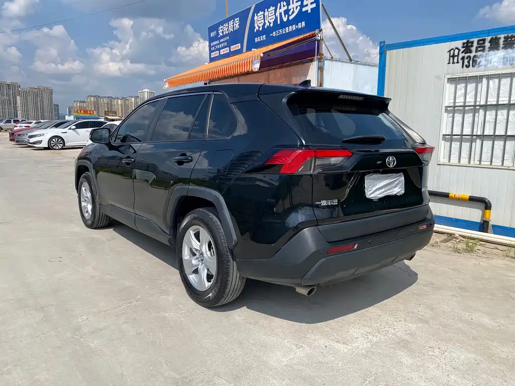 Toyota RAV4 — миниатюра 4