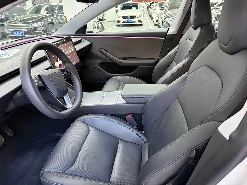 Tesla Model 3 — миниатюра 13
