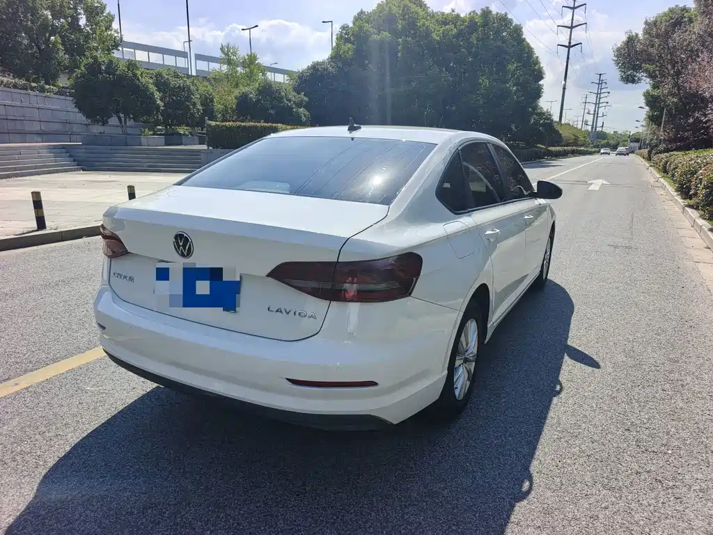 Volkswagen Lavida — миниатюра 4