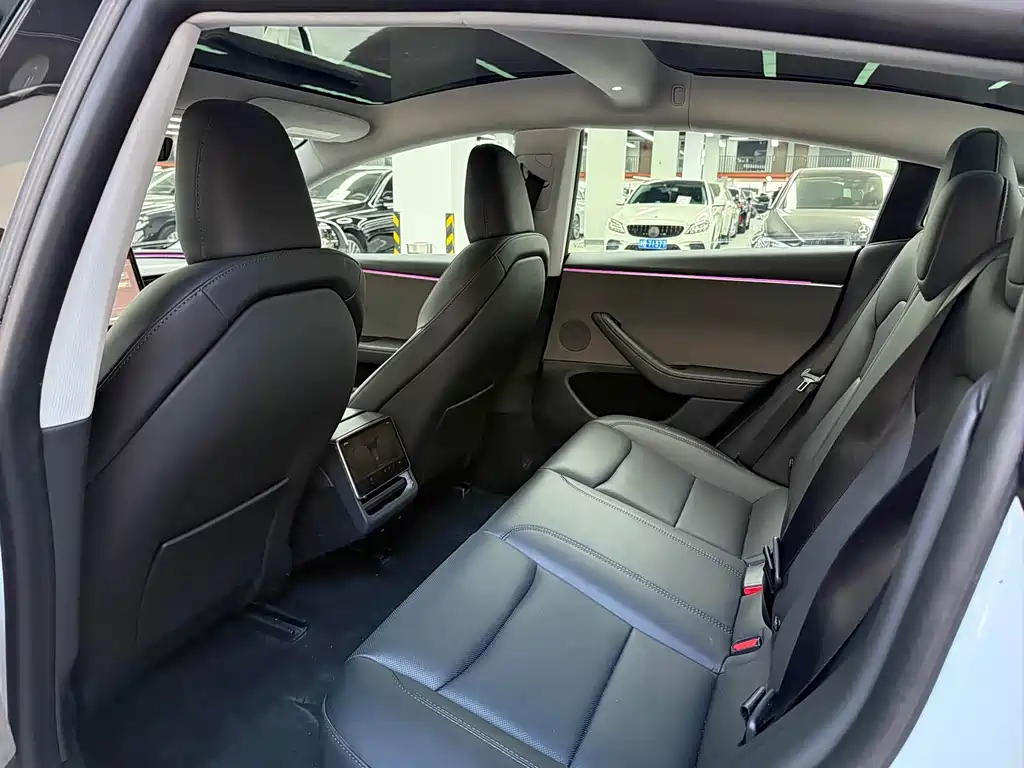 Tesla Model 3 — миниатюра 10