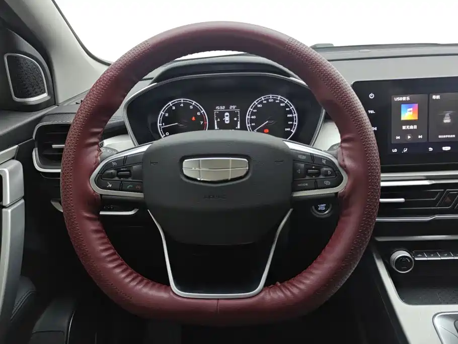 Geely Binyue — миниатюра 15