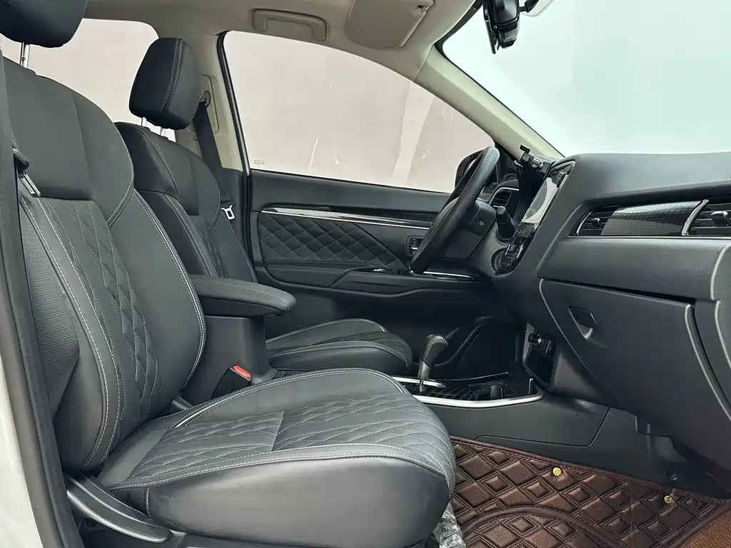 Mitsubishi Outlander — миниатюра 9