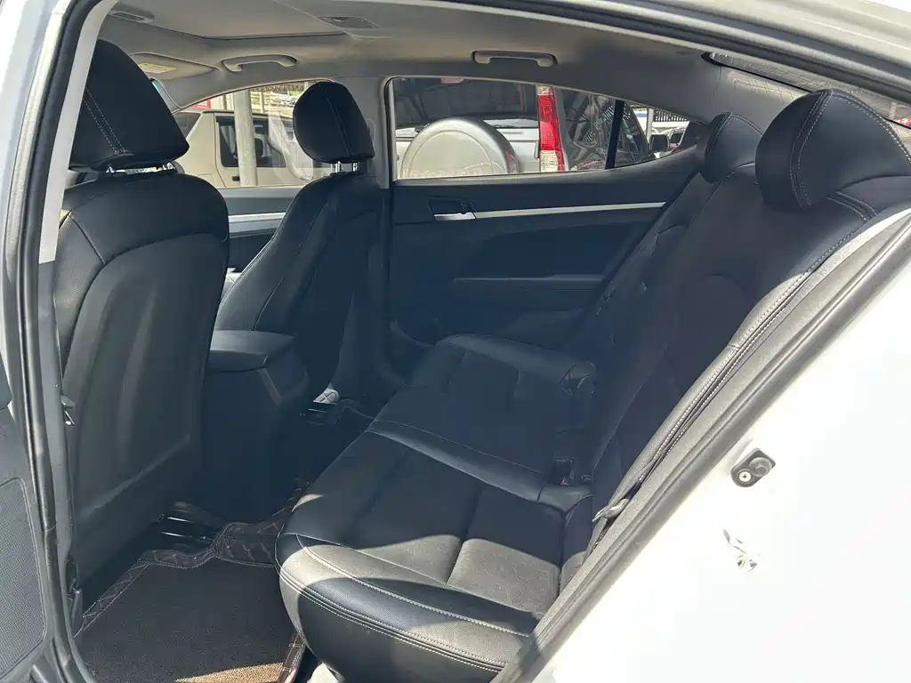 Hyundai Elantra — миниатюра 5