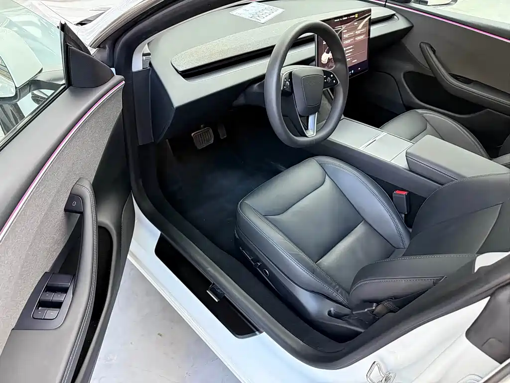 Tesla Model 3 — миниатюра 7