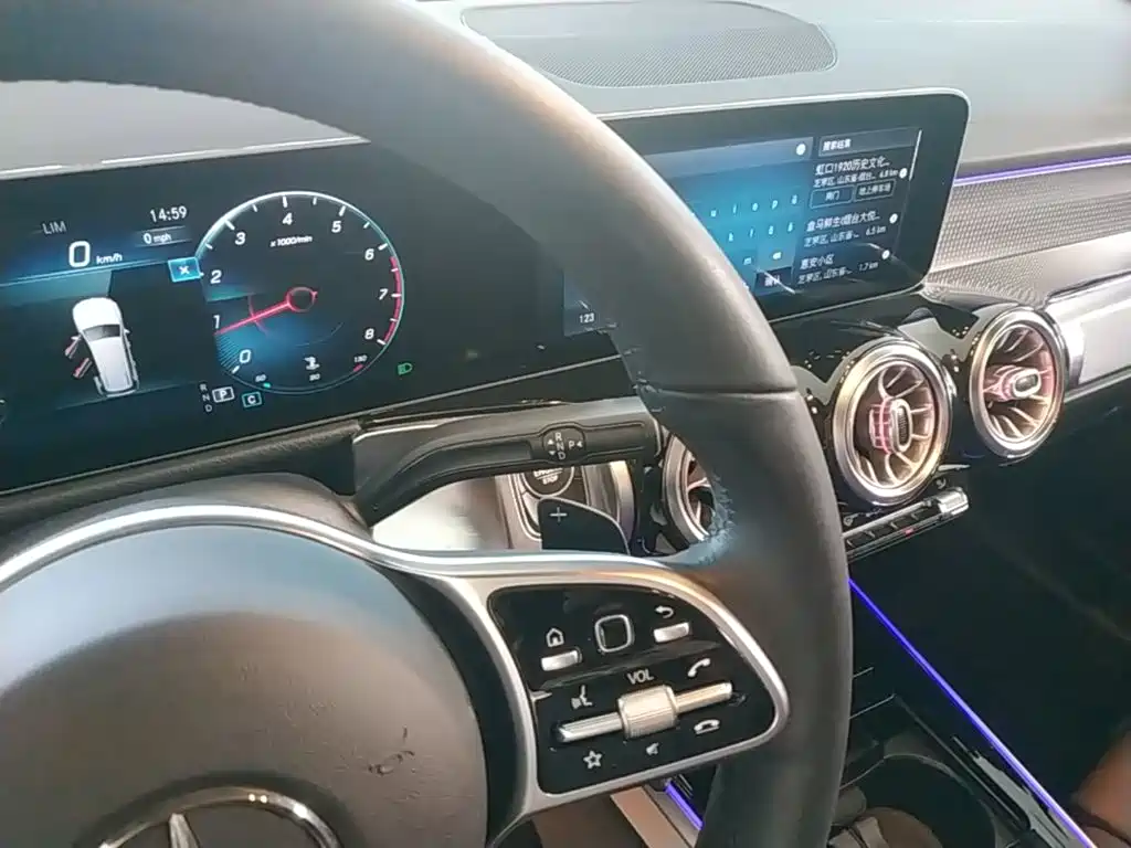 Mercedes-Benz GLB — миниатюра 14