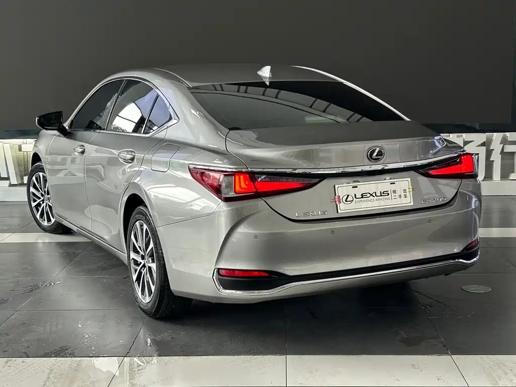 Lexus ES — миниатюра 6