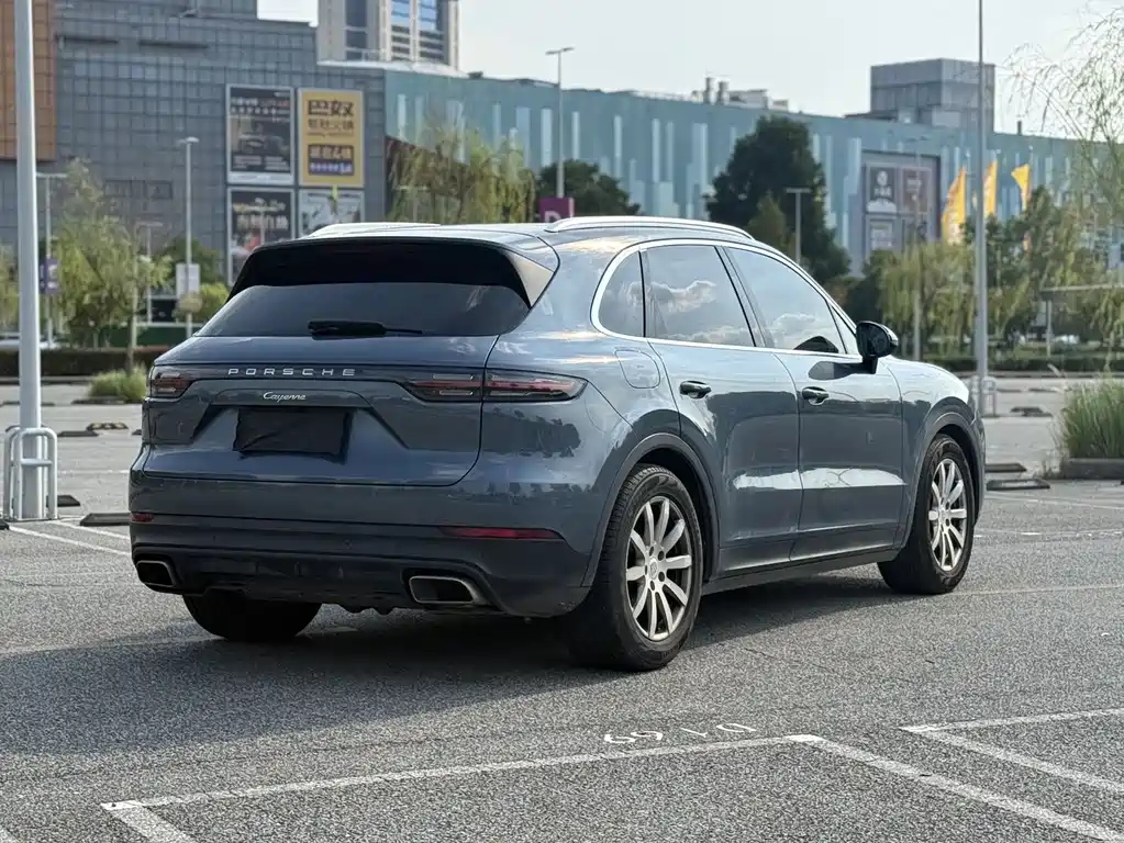 Porsche Cayenne — миниатюра 7