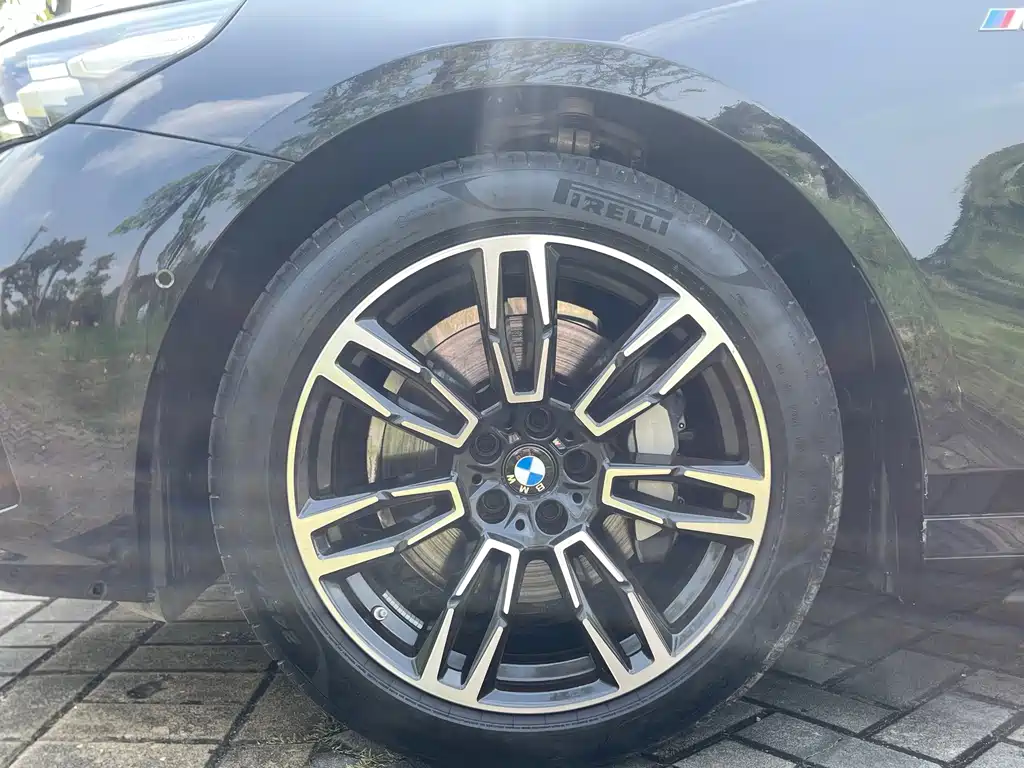 BMW 5 Series — миниатюра 20