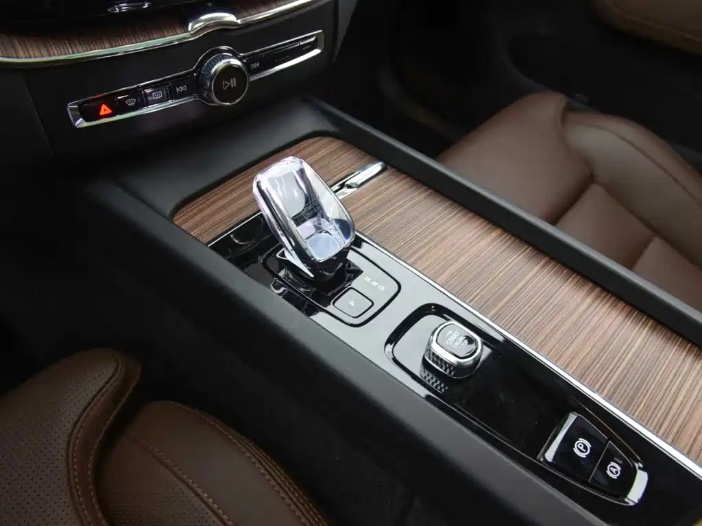 VOLVO XC60 PLUG IN HYBRID