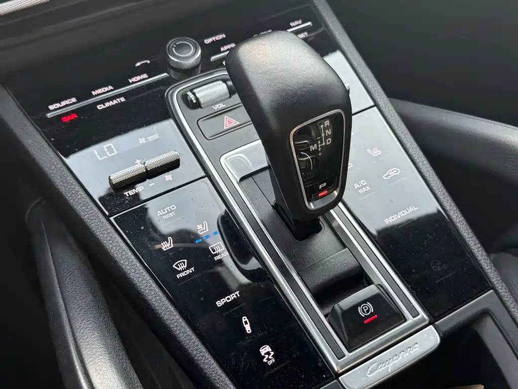 Porsche Cayenne — миниатюра 15