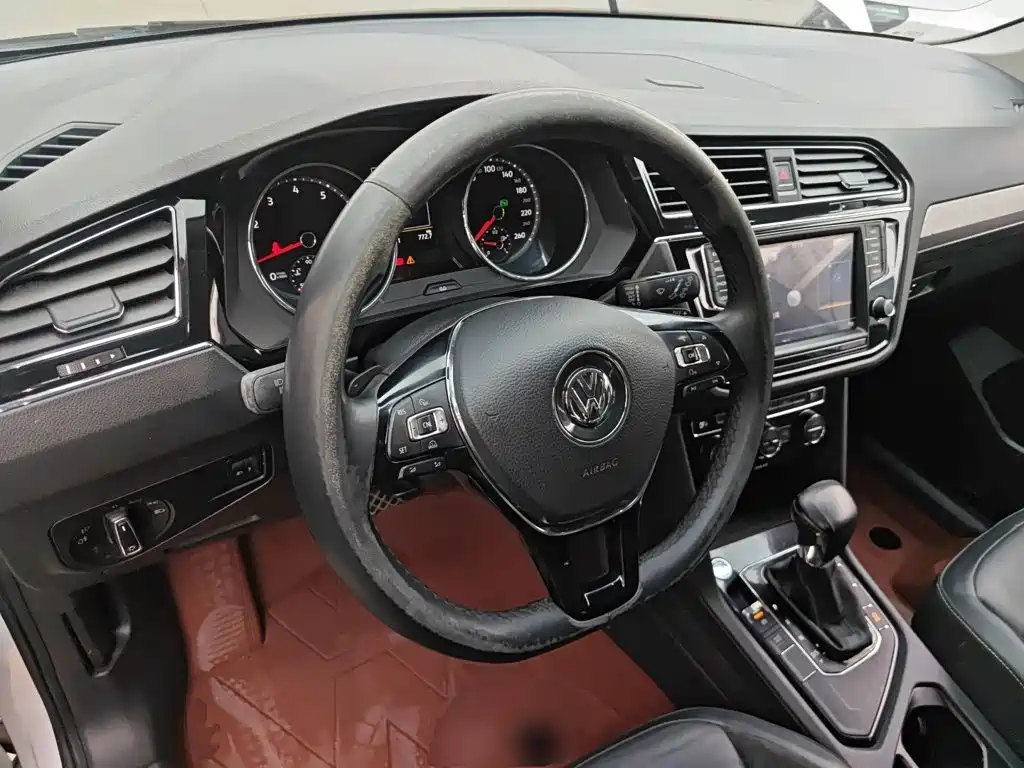 Volkswagen Tiguan L L 2017 330TSI AT Comfort