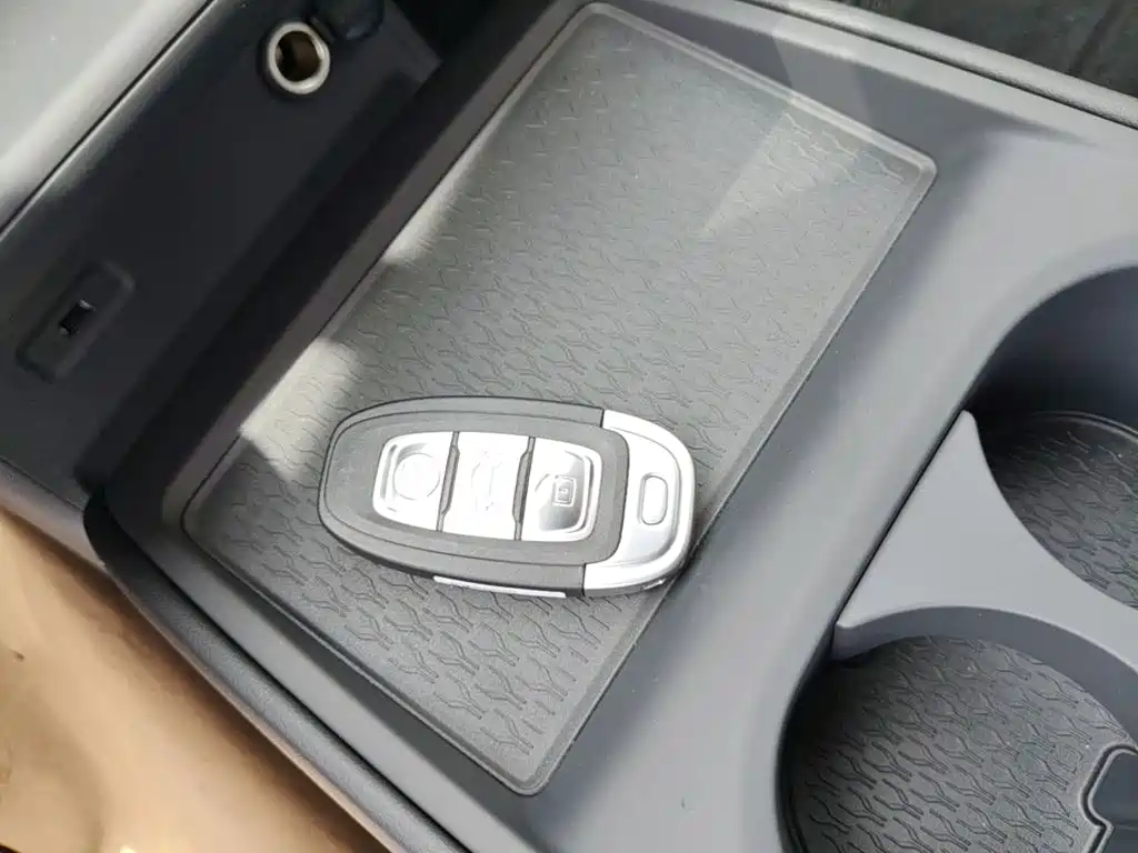 Hongqi E-QM5 2025 610km PLUS