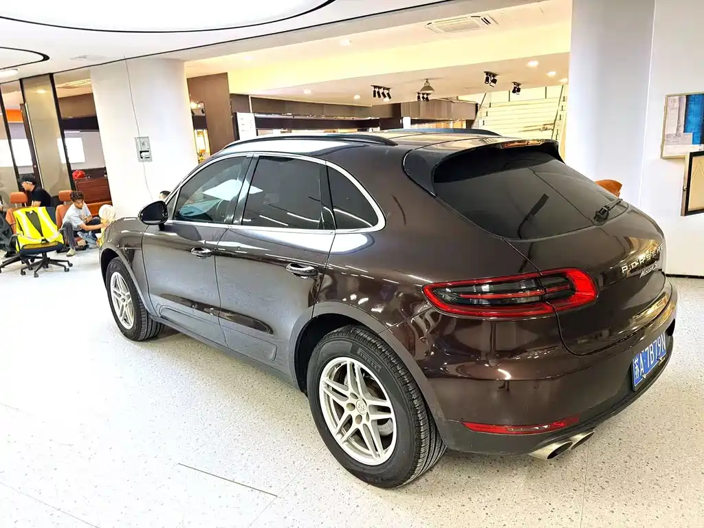 Porsche Macan — миниатюра 4