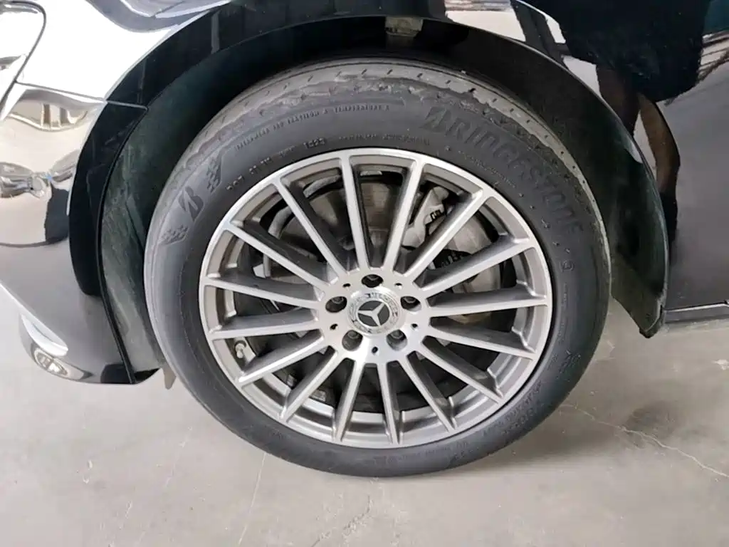 Mercedes-Benz E-Class — миниатюра 23