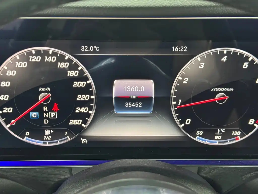 Mercedes-Benz E-Class (Import) — миниатюра 13
