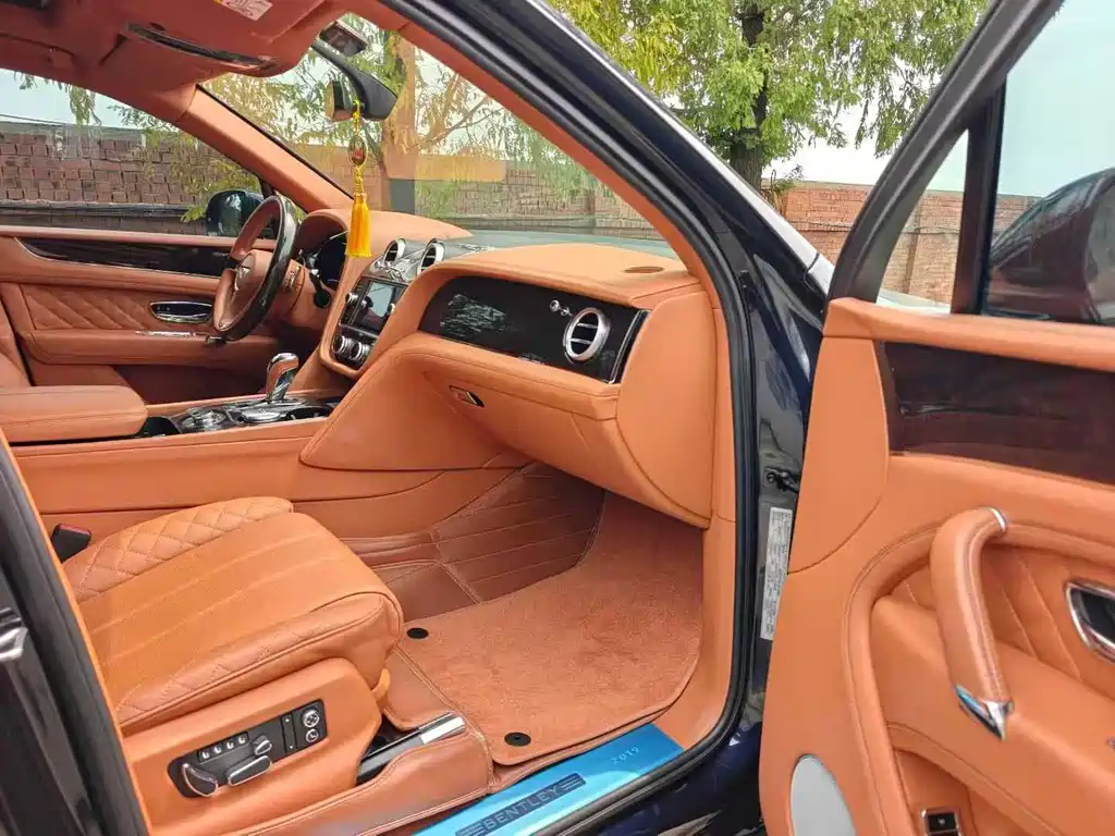 Bentley Bentayga — миниатюра 7