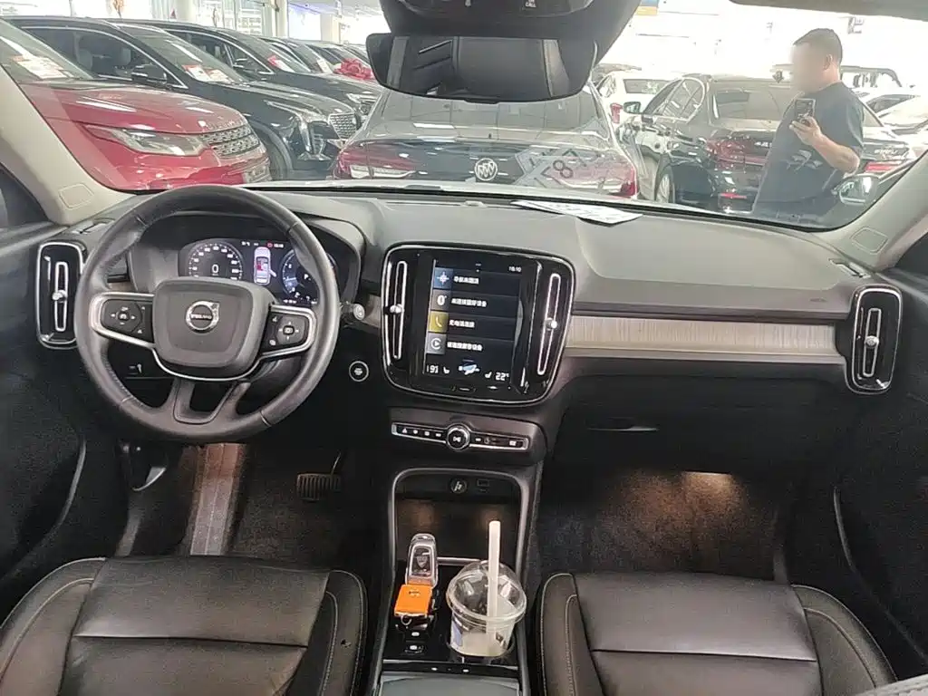 Volvo XC40 — миниатюра 10