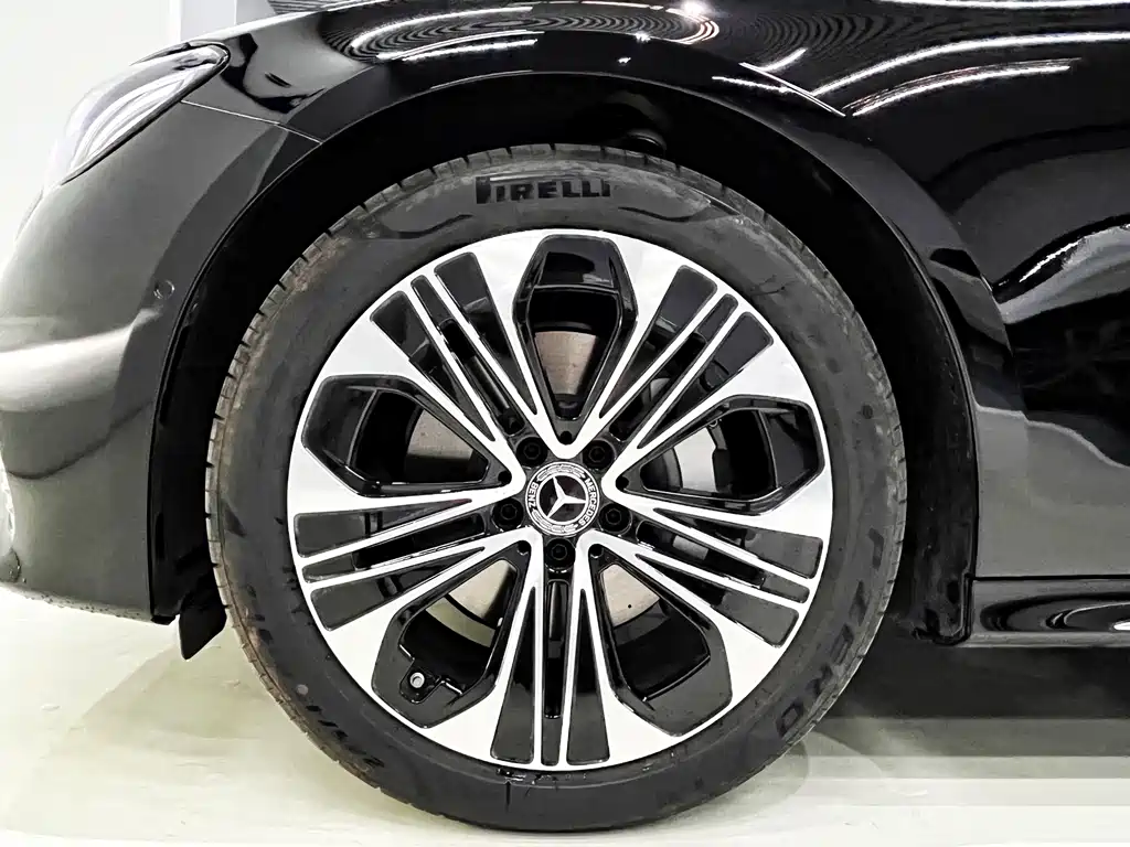 Mercedes-Benz E-Class — миниатюра 14