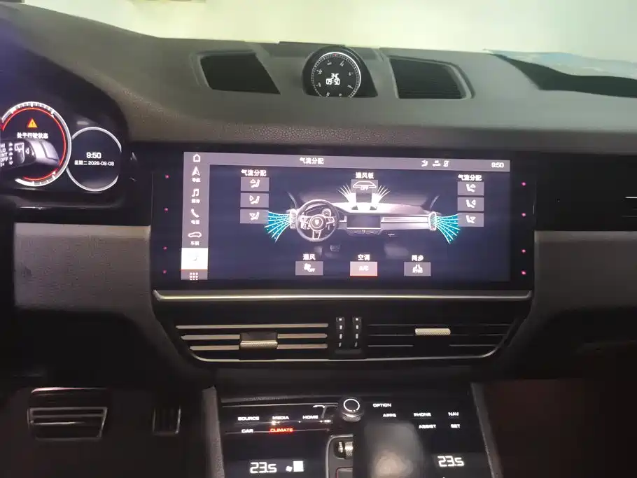 Porsche Cayenne — миниатюра 13