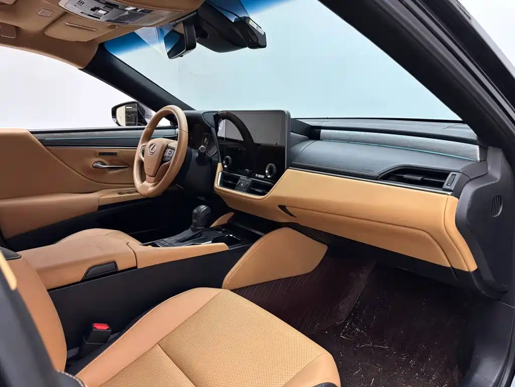 Lexus ES — миниатюра 11