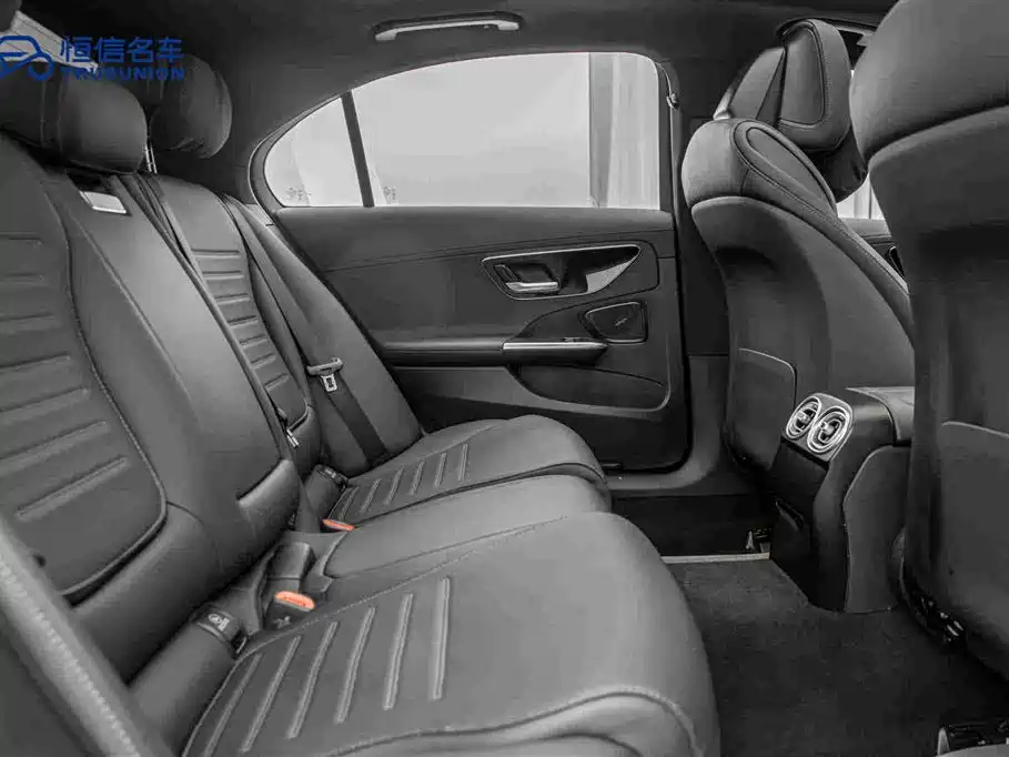 Mercedes-Benz C-Class — миниатюра 16