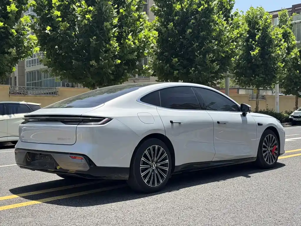 Geely Galaxy Galaxy 8 8 2025 130km EM-P