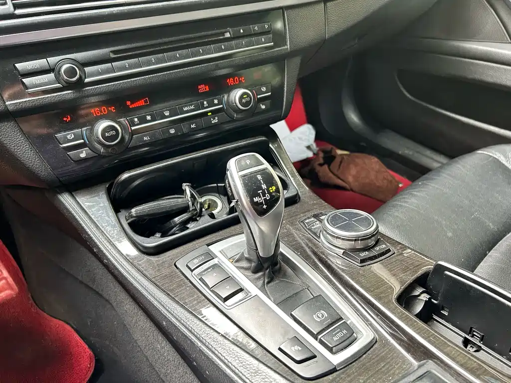 BMW 5 Series — миниатюра 12