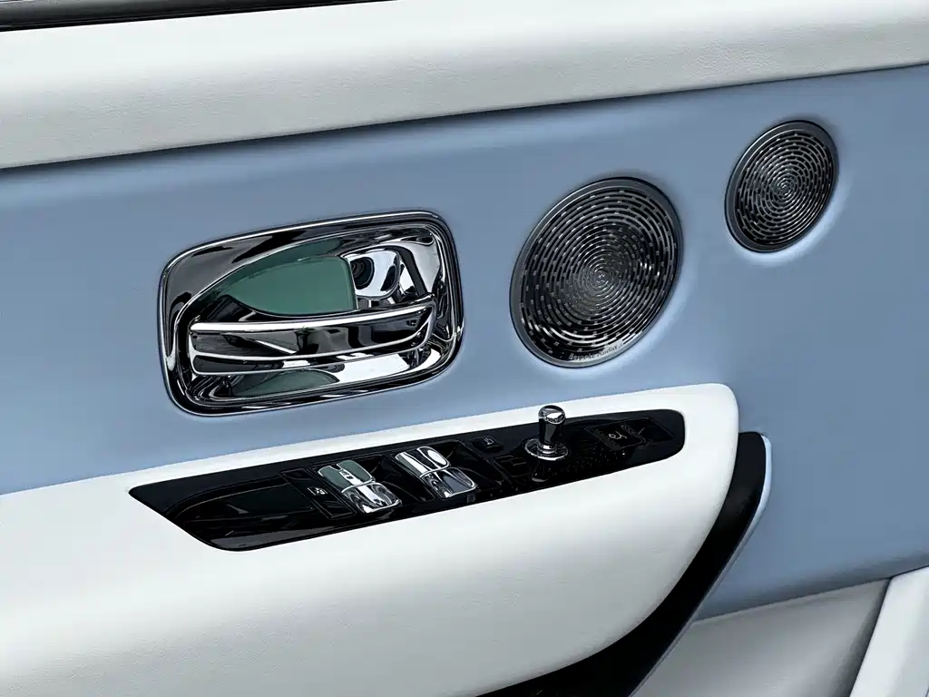 Rolls-Royce Cullinan — миниатюра 14