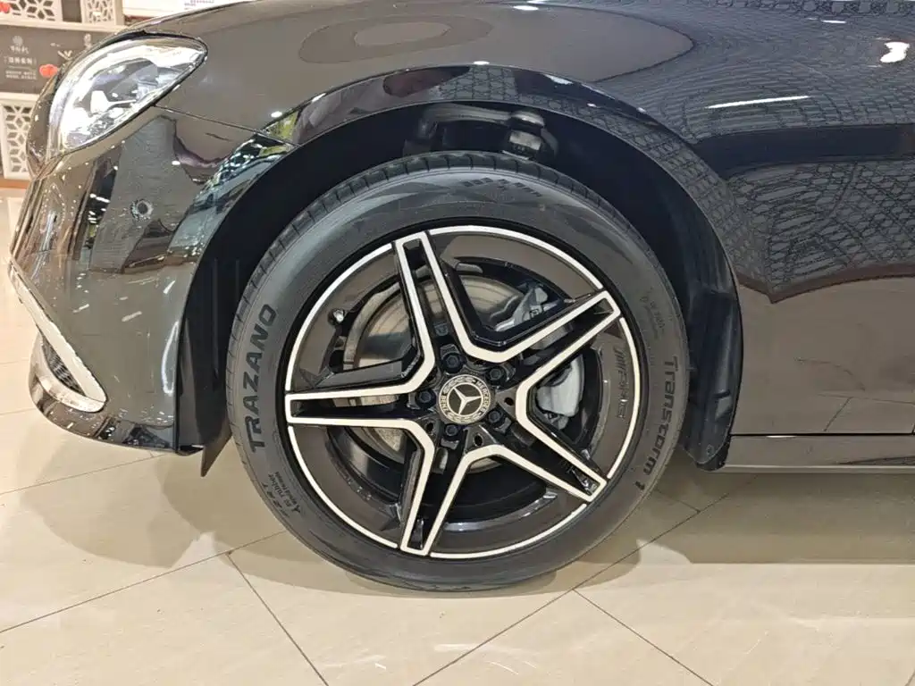 Mercedes-Benz E-Class (Import) — миниатюра 23