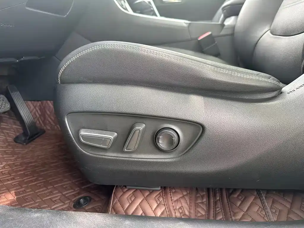 Toyota RAV4 — миниатюра 13