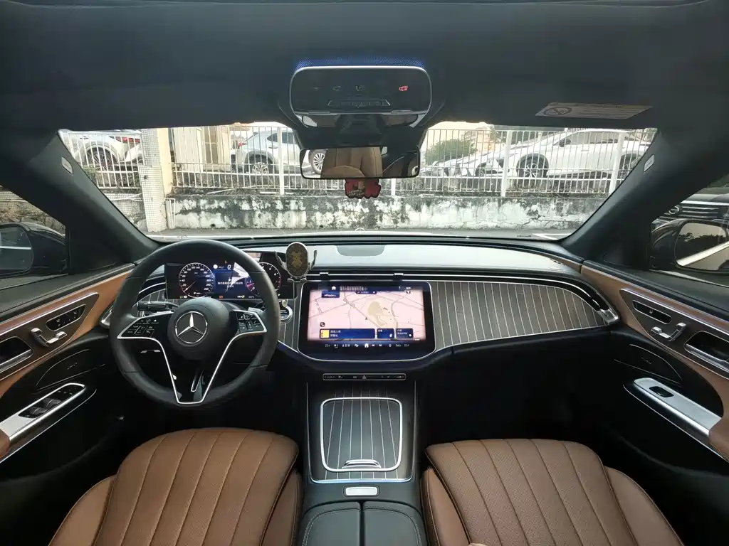 Mercedes-Benz E-Class — миниатюра 13