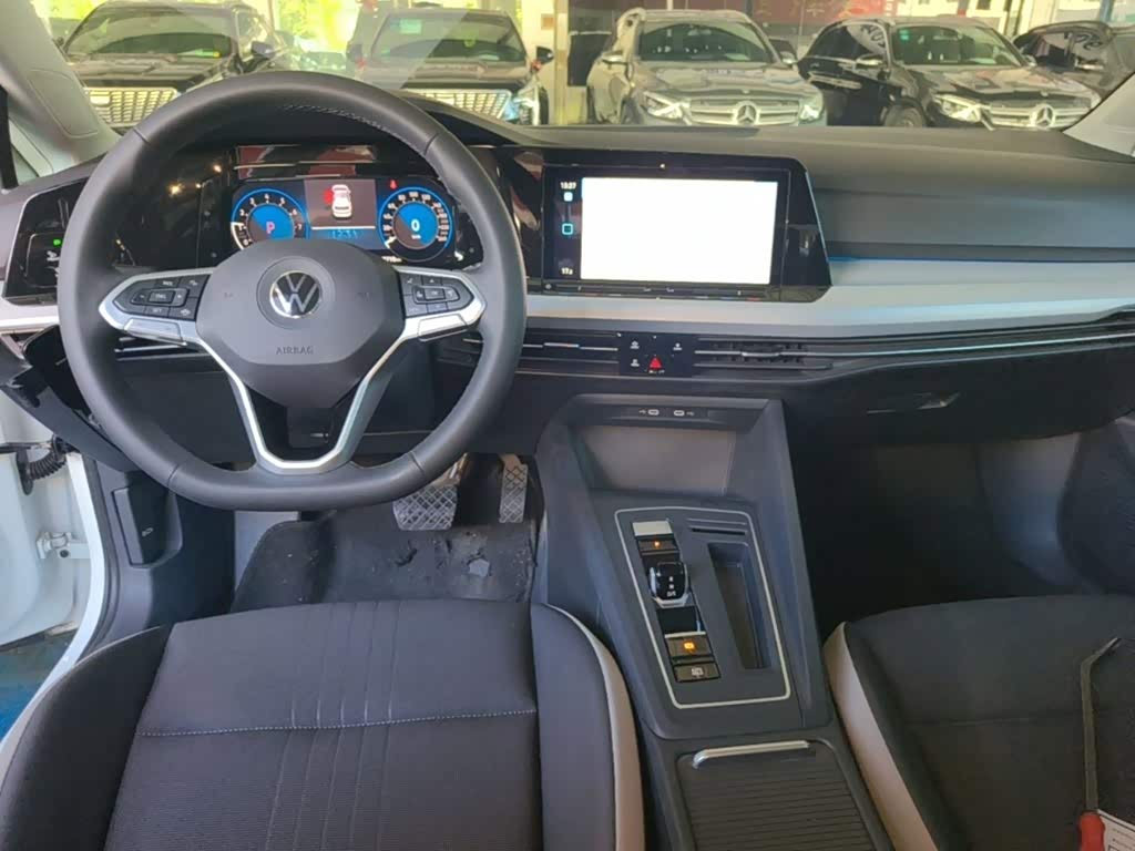 Volkswagen Golf 1.4 л 2022 г. Белый, пробег 37700 км