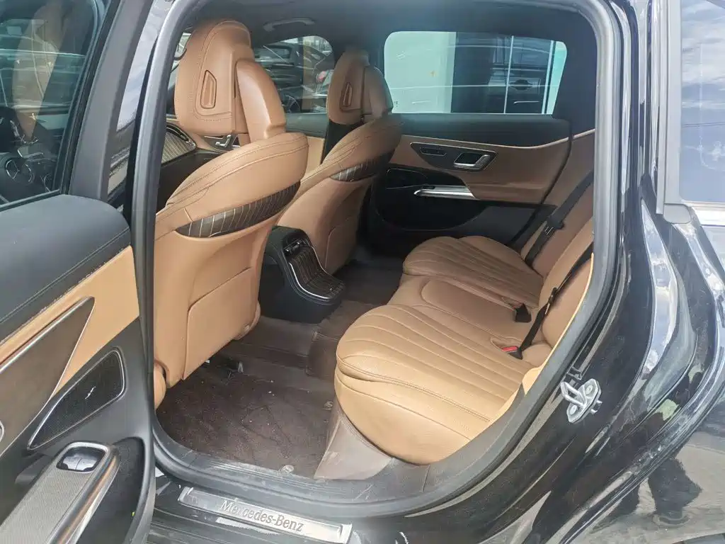 Mercedes-Benz E-Class — миниатюра 11