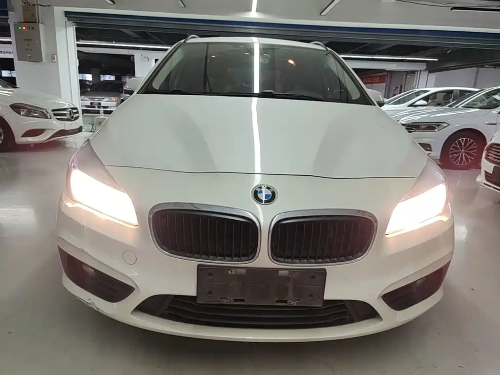 BMW 2 Series Active Tourer — миниатюра 3
