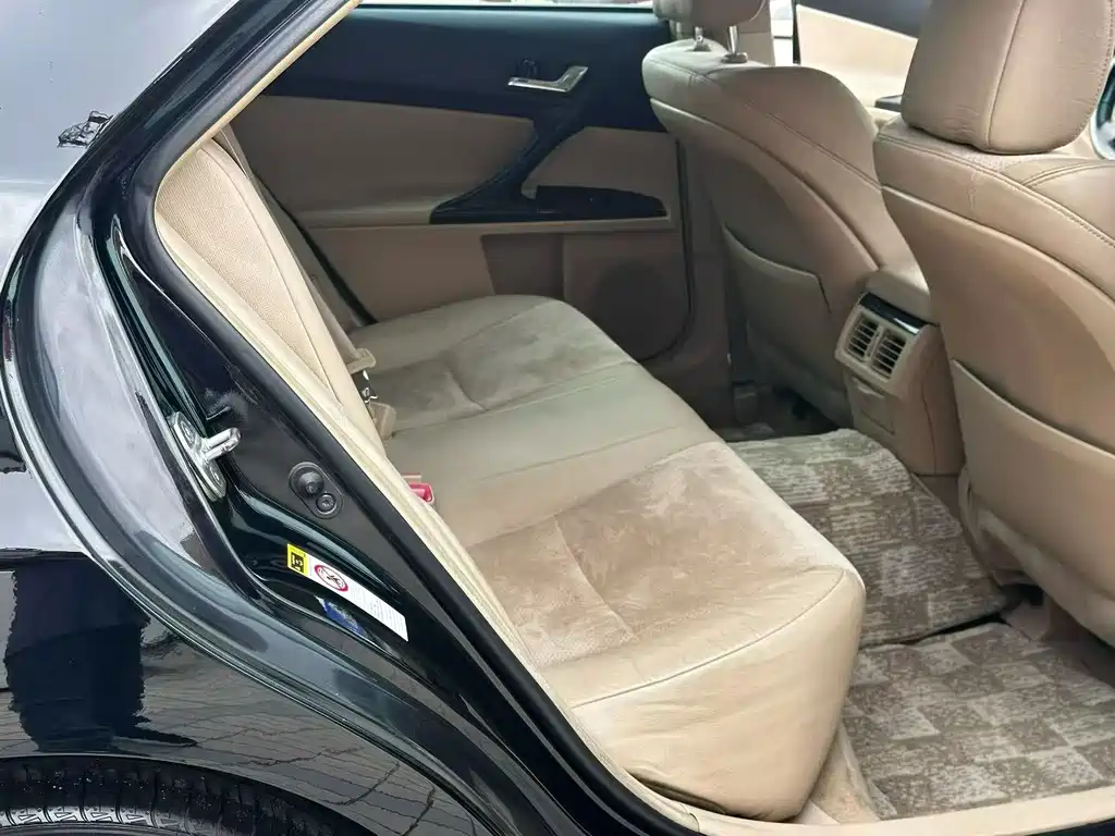 Toyota Reiz — миниатюра 5