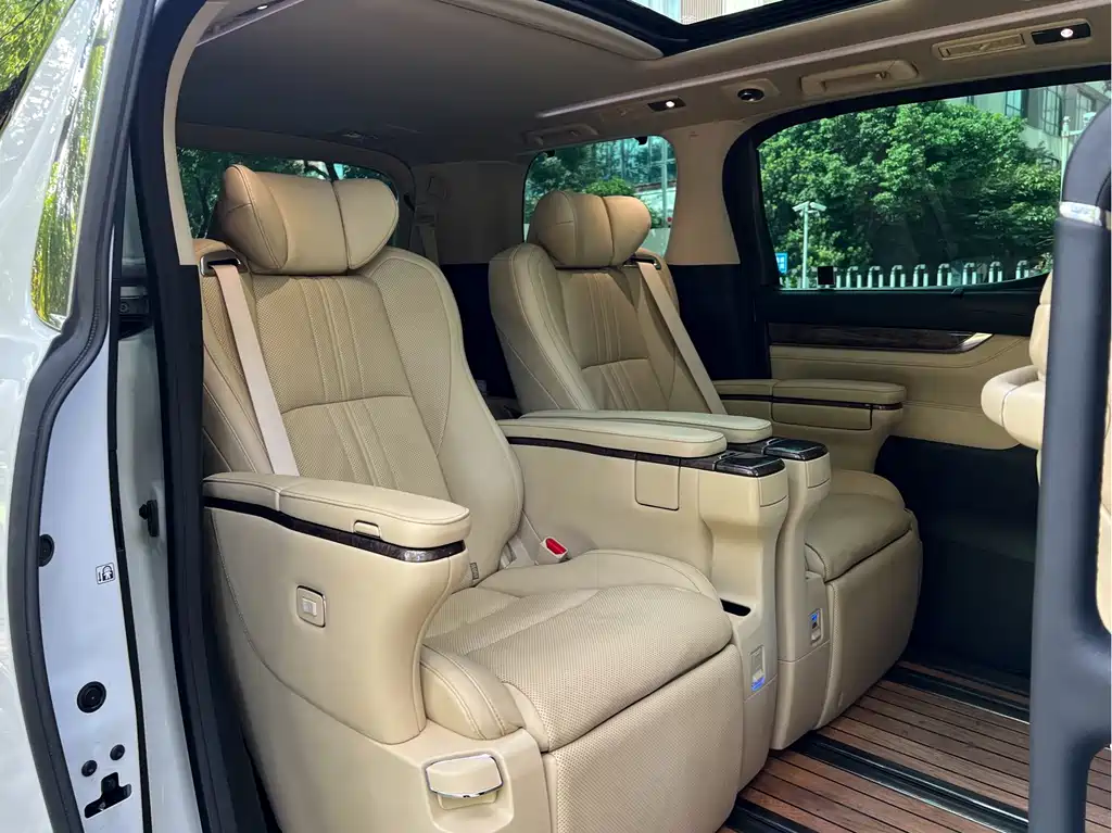 Toyota Vellfire — миниатюра 11
