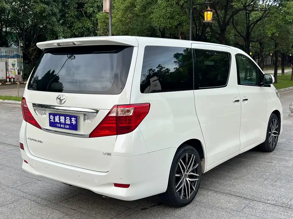 Toyota Alphard — миниатюра 6