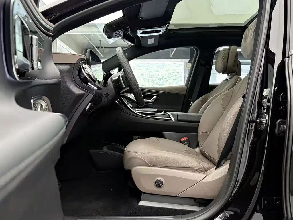Mercedes-Benz EQE SUV — миниатюра 10