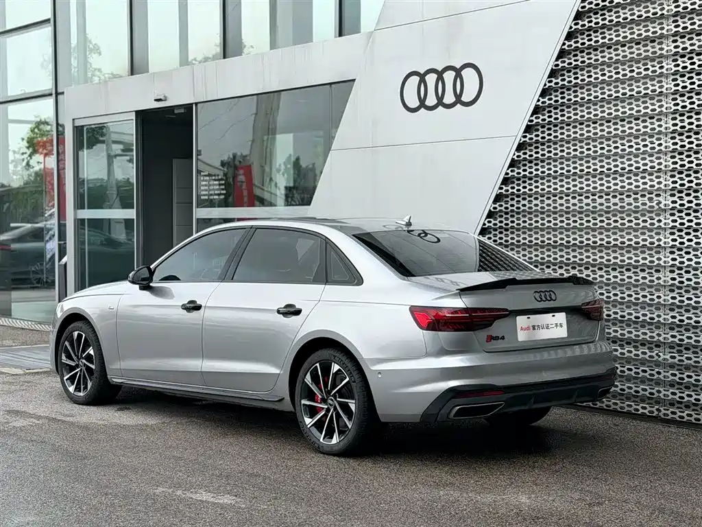 Audi A4L 2023 40 TFSI Luxury