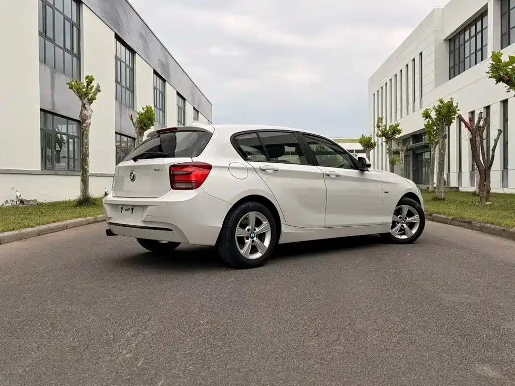 BMW 1 Series (Import) — миниатюра 2