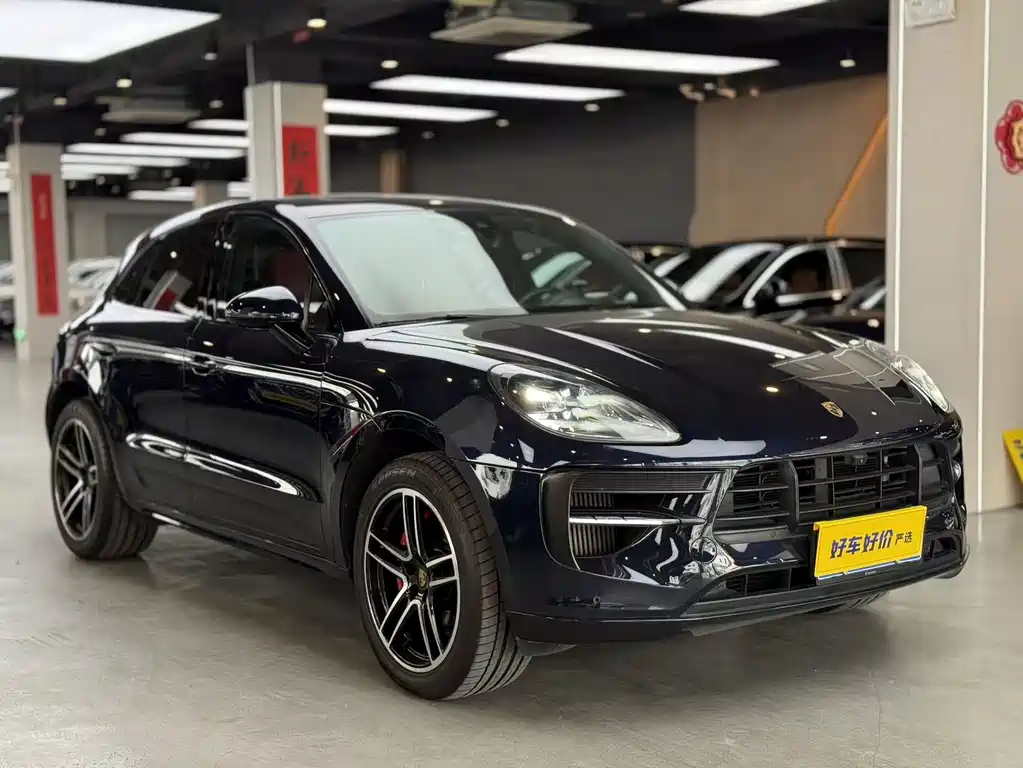 PORSCHE MACAN