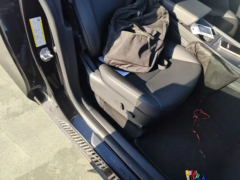 Tesla Model Y — миниатюра 25